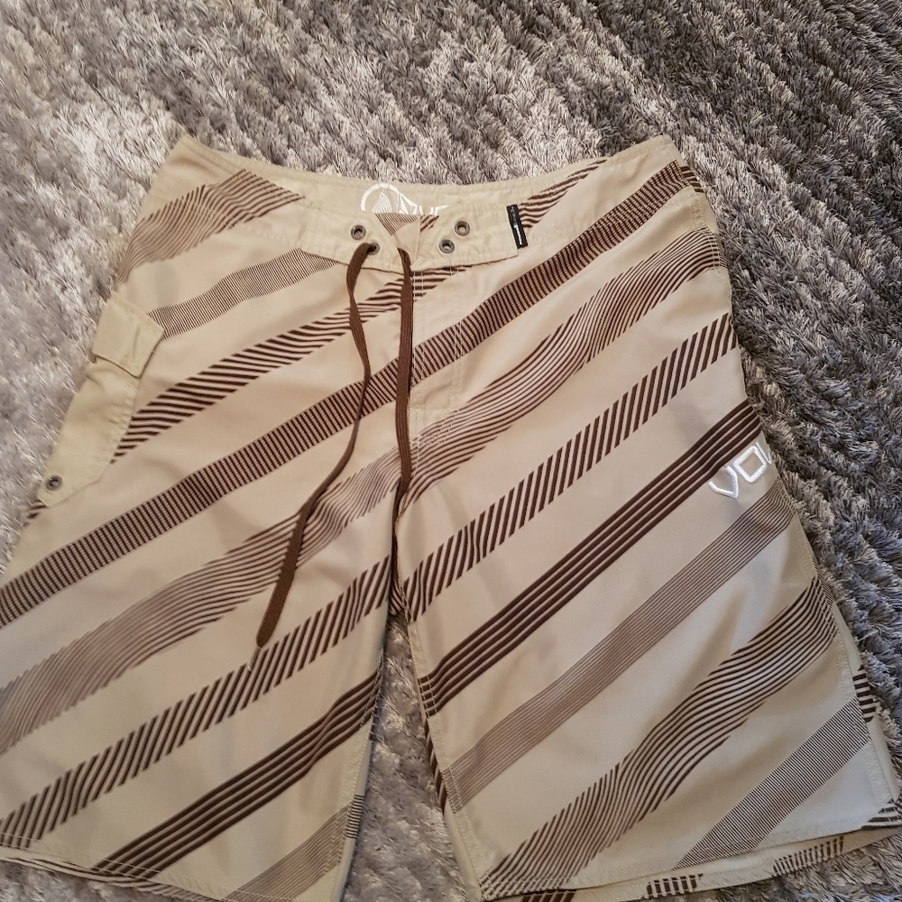Volcom board shorts 34